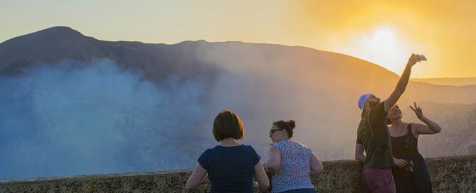turista-Volcan-MAsaya-Nicaragua