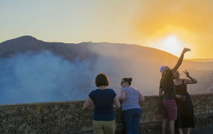 turista-Volcan-MAsaya-Nicaragua