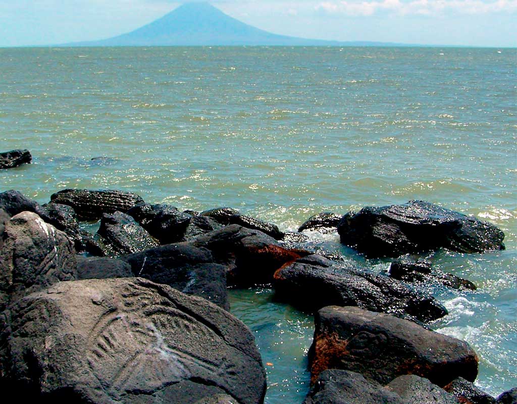 ista-al-volcan-desde-isla-Zapatera-Nicaragua