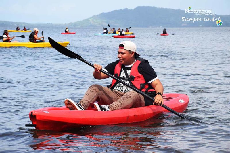 Practica kayak en playa El Perú, Isla de Ometepe Visita Nicaragua