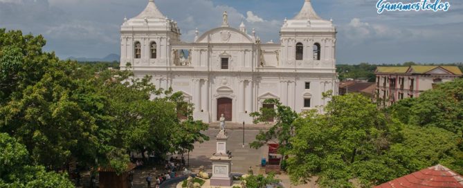 Fachada de la Catedral de Leon