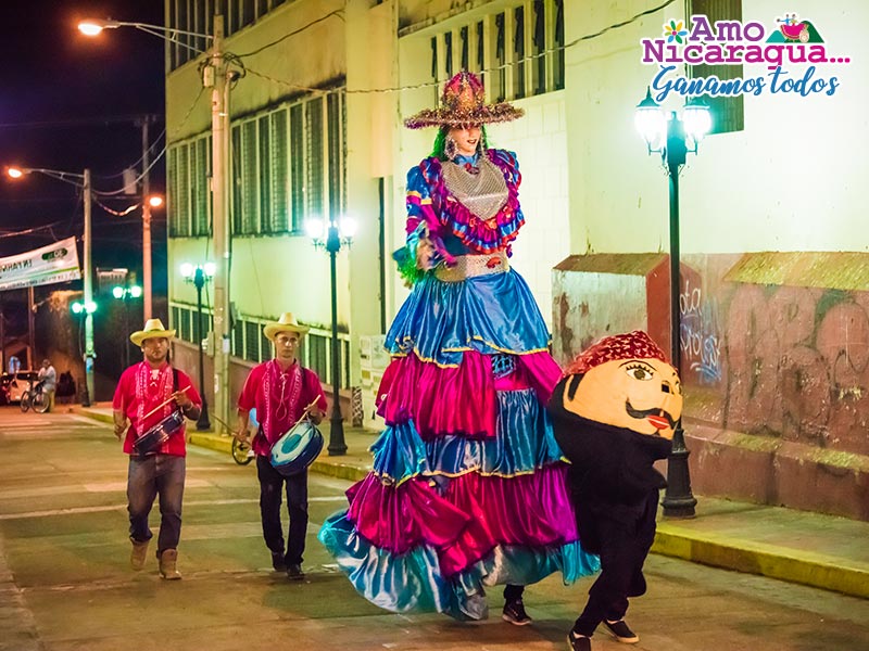 gigantona y el enano cabezón leon