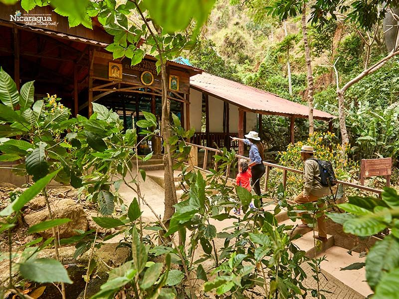 Refugio-de-Vida-Silvestre-El-Chocoyero-El-Brujo,--Managua