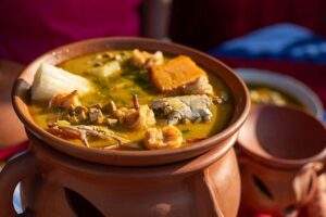 Sopa-de-mariscos-con-huevo-de-toro,-Nueva-Segovia