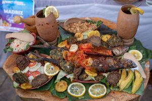 pescado-frito-con-tortas-de-yuca2